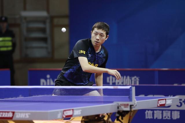 球场外持续 球场外持续