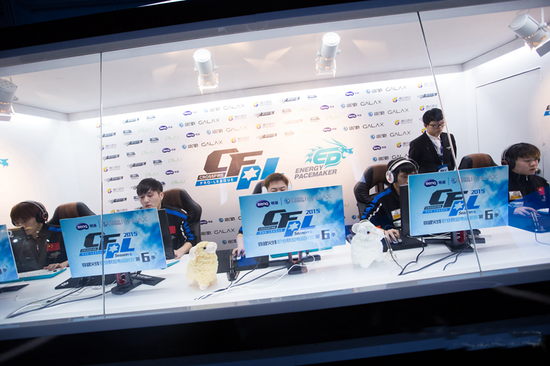 队员们相互 队员们相互